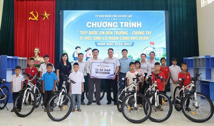 Những phần quà thiết thực được trao tới học sinh, tiếp sức các em bước vào năm học 2026–2027