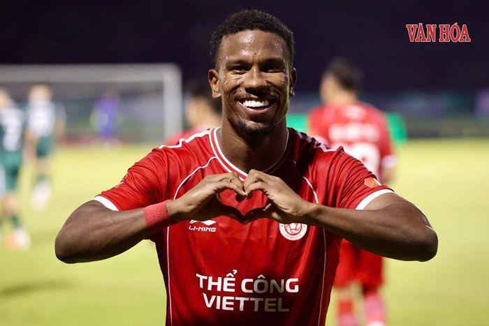 Ribamar bật cao đánh đầu, ghi bàn đầu tiên tại V.League