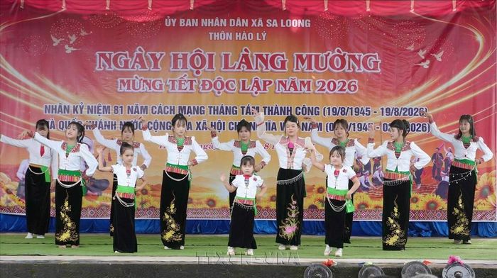 Các tiết mục múa tại Ngày hội làng Mường Hào Lý, xã Sa Loong, tỉnh Quảng Ngãi mừng Tết Độc lập 2026. Ảnh: Dư Toán - TTXVN