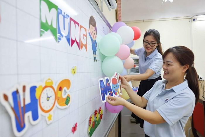Mọi sự chuẩn bị đều thể hiện sự tận tâm, mong muốn tạo ra một môi trường học tập thú vị, an toàn và tràn đầy sáng tạo cho các em. Ảnh: Thanh Tùng - TTXVN