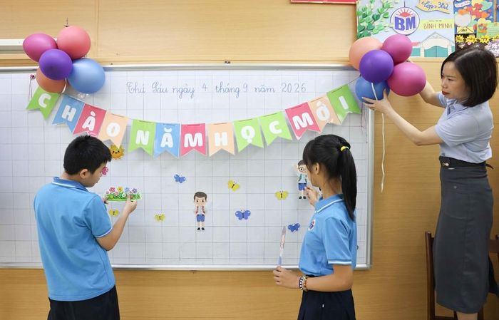 Mọi sự chuẩn bị đều thể hiện sự tận tâm, mong muốn tạo ra một môi trường học tập thú vị, an toàn và tràn đầy sáng tạo cho các em. Ảnh: Thanh Tùng - TTXVN