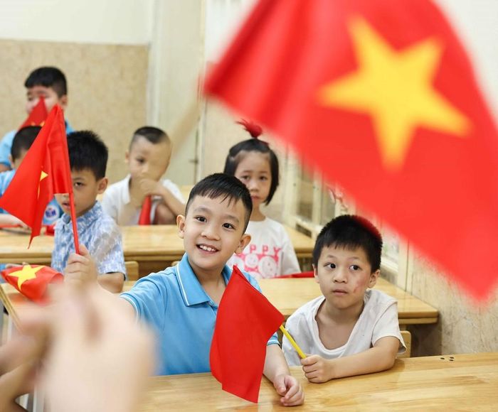 Háo hức mong chờ ngày khai giảng. Ảnh: Thanh Tùng - TTXVN