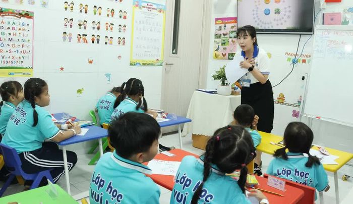 Bệnh nhi tại Lớp học vui vẻ, Bệnh viện Nhi đồng 1 Thành phố Hồ Chí Minh. Ảnh: Đinh Hằng - TTXVN