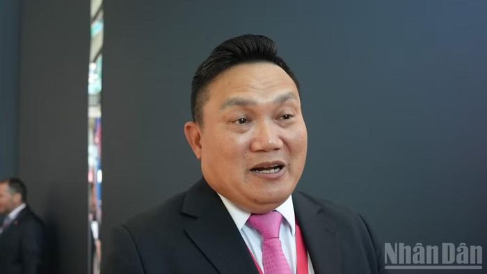 Ông Lê Quang Trung trả lời phỏng vấn phóng viên Báo Nhân Dân thường trú tại Nga. (Ảnh: THANH THỂ)
