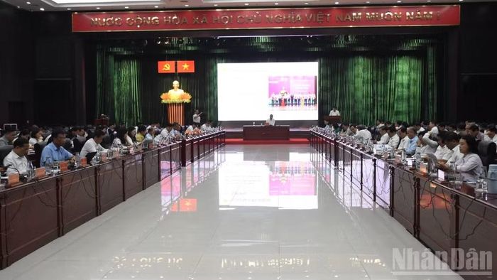 Toàn cảnh buổi gặp mặt. (Ảnh: ANH ĐÀO)