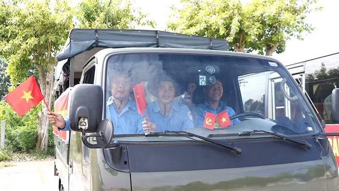 Cán bộ, chiến sĩ Đội K91 lên đường thực hiện nhiệm vụ. (Ảnh: HỮU NGHĨA)