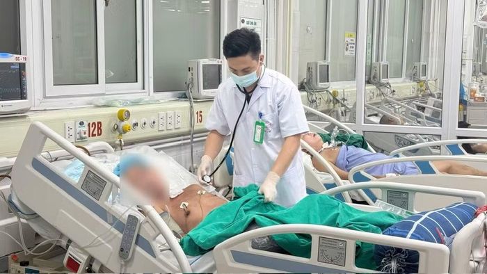 Theo Bộ Y tế, việc duy trì mức đóng bảo hiểm y tế 4,5% nhằm bảo đảm Quỹ Bảo hiểm y tế có nguồn lực thanh toán chi phí khám bệnh, chữa bệnh cho người tham gia, nhất là đối với các trường hợp bệnh nặng. (Ảnh: TL)