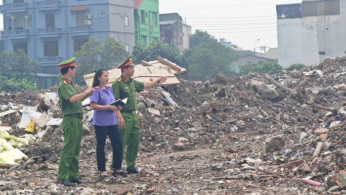 Cơ quan chức năng tại hiện trường. (Ảnh: Công an Hà Nội cung cấp)