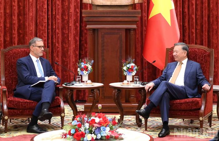  Tổng Bí thư, Chủ tịch nước Tô Lâm tiếp Đại sứ Cộng hòa Pháp tại Việt Nam﻿ Olivier Brochet. 