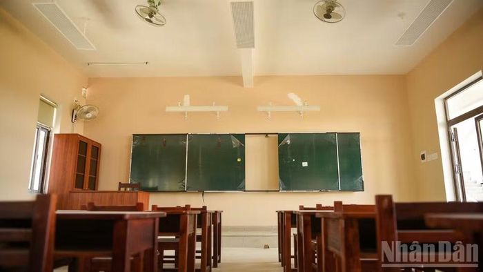 Lớp học tại Trường phổ thông nội trú tiểu học và trung học cơ sở A Vương. (Ảnh: CÔNG VINH)