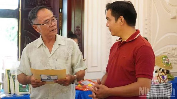 Doanh nghiệp Cần Thơ và Hà Nội trao đổi tìm kiếm đối tác và mở rộng thị trường phân phối. (Ảnh: VĂN ÚT)