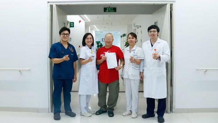 Sau 17 ngày điều trị, người bệnh ổn định và được xuất viện.
