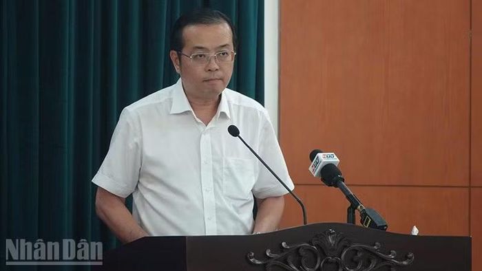 Đồng chí Lê Văn Minh, Tổng Giám đốc Cơ quan Báo và Phát thanh, Truyền hình Thành phố Hồ Chí Minh phát biểu tại hội nghị. (Ảnh LINH BẢO)