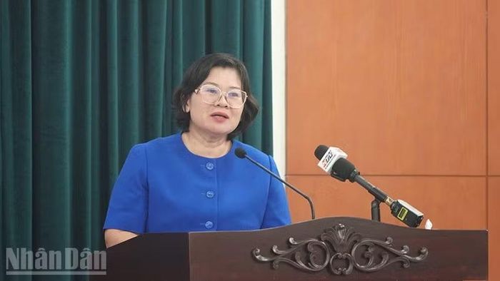 Đồng chí Văn Thị Bạch Tuyết, Phó Bí thư Thành ủy Thành phố Hồ Chí Minh phát biểu chỉ đạo tại hội nghị. (Ảnh LINH BẢO).