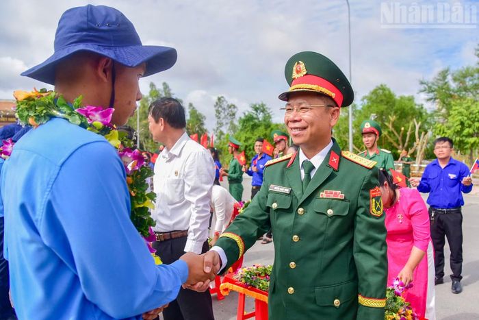 Các đại biểu động viên các Đội K.