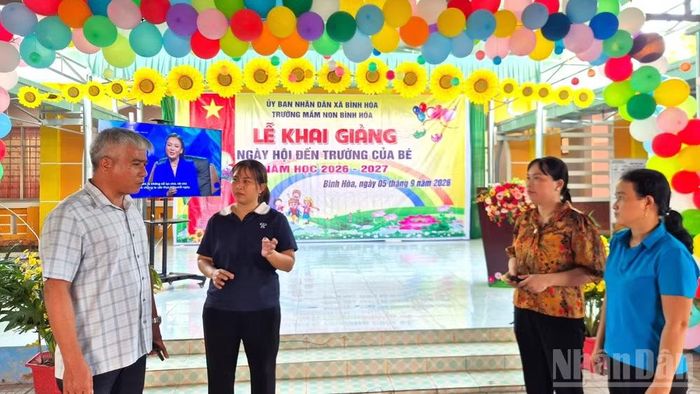 Lãnh đạo xã Bình Hòa (Tây Ninh) kiểm tra công tác chuẩn bị trước giờ khai giảng năm học mới tại Trường mầm non Bình Hòa