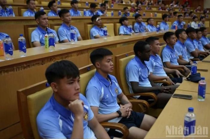 Các cầu thủ Câu lạc bộ bóng đá Hưng Yên. (Ảnh: MAI TÚ)