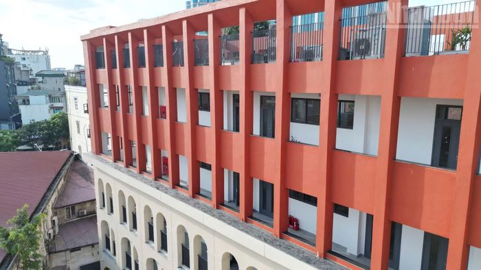 Việc nâng cấp cơ sở vật chất nhằm đáp ứng tốt hơn nhu cầu dạy và học, đồng thời tạo diện mạo mới cho một trong những trường trung học phổ thông có lịch sử lâu đời của Thủ đô.