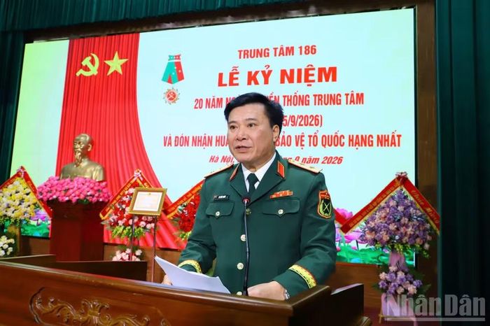 Trung tướng Vũ Hữu Hanh, Tư lệnh Bộ Tư lệnh 86 phát biểu chỉ đạo.