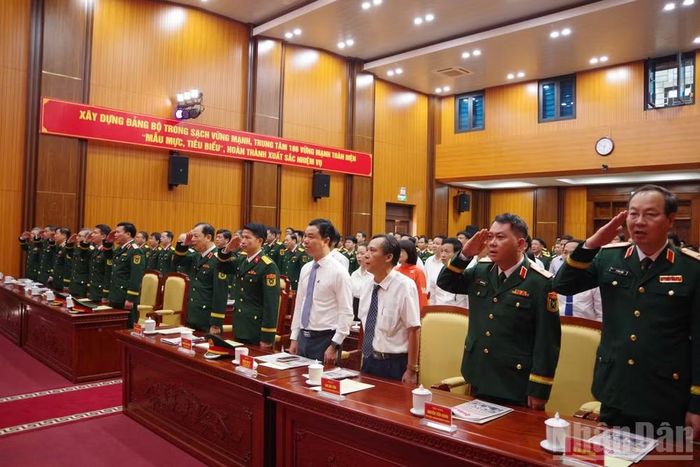 Các đại biểu dự buổi lễ.