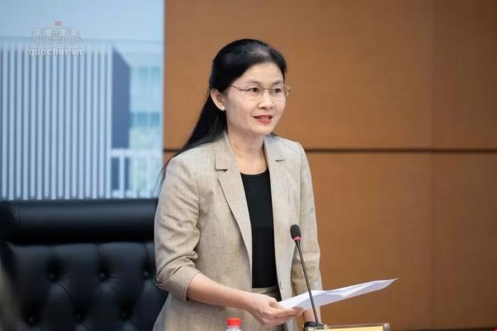 Bà Tôn Ngọc Hạnh, Ủy viên Trung ương Đảng, Phó Bí thư Thường trực Thành ủy, Chủ tịch Hội đồng nhân dân thành phố, Trưởng Đoàn công tác thành phố Đồng Nai phát biểu tại hội nghị. (Ảnh: QH)