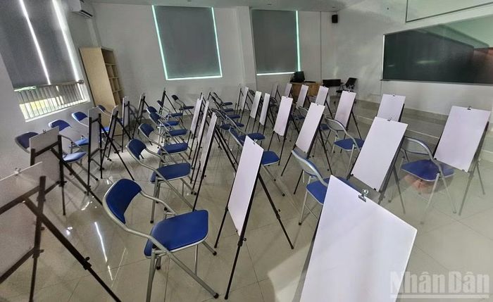 Phòng học vẽ trong nhà trường. (Ảnh: LÊ ĐÌNH THÌN)
