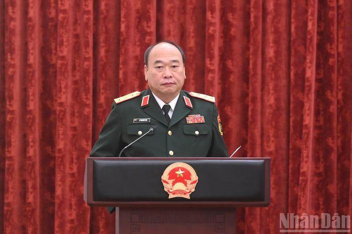 Thượng tướng Lê Quang Đạo, Phó Tổng Tham mưu trưởng Quân đội nhân dân Việt Nam phát biểu nhận nhiệm vụ.