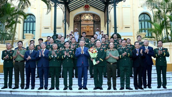 Tổng Bí thư, Chủ tịch nước Tô Lâm và các đại biểu dự Lễ Công bố Quyết định thăng quân hàm Thượng tướng cho đồng chí Lê Quang Đạo. (Ảnh: ĐĂNG KHOA)