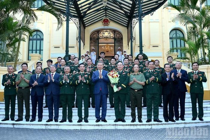 Tổng Bí thư, Chủ tịch nước Tô Lâm và các đại biểu dự Lễ Công bố Quyết định thăng quân hàm Thượng tướng cho đồng chí Lê Quang Đạo. (Ảnh: ĐĂNG KHOA)