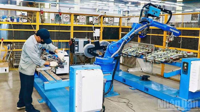 Lao động tại Công ty Cổ phần sản xuất thương mại Việt Mỹ Đồng Nai. (Ảnh THIÊN VƯƠNG)