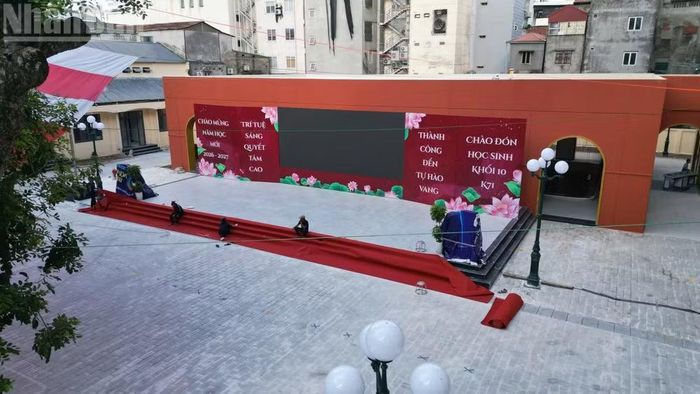 Các trường học đang hoàn tất công tác chuẩn bị cho lễ khai giảng năm học mới 2026-2027. (Ảnh: nhandan.vn)