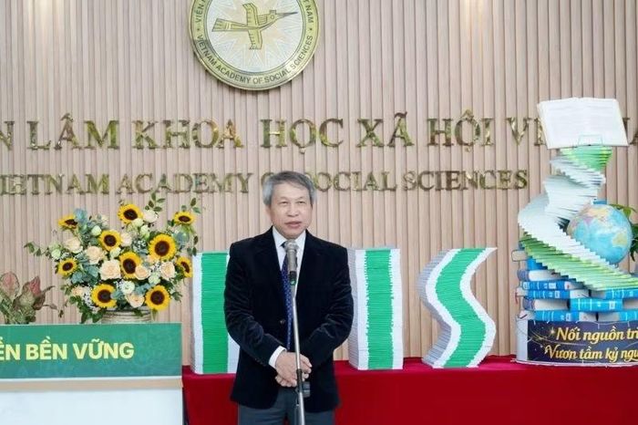 Phó Giáo sư, Tiến sĩ Bùi Quang Tuấn, nguyên Viện trưởng Viện Nghiên cứu Phát triển bền vững Vùng phát biểu tại buổi lễ.