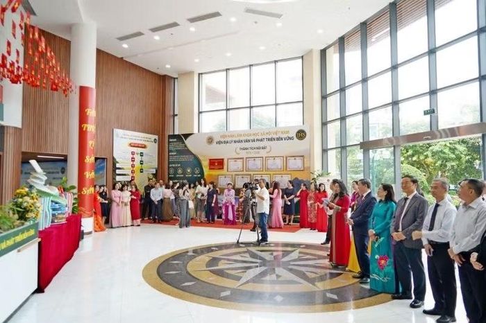 Toàn cảnh buổi lễ khai mạc.