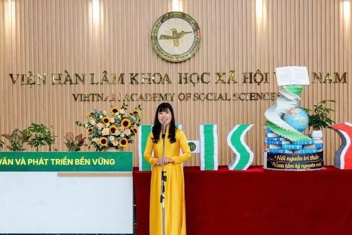 Tiến sĩ Nguyễn Song Tùng, Viện trưởng Viện Địa lý nhân văn và Phát triển bền vững, phát biểu tại buổi lễ.
