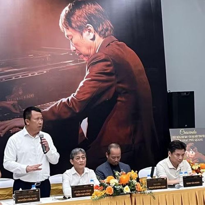 Thiếu tướng, Nghệ sĩ Nhân dân Nguyễn Công Bảy phát biểu tại cuộc gặp gỡ báo chí. (Ảnh: NTC)