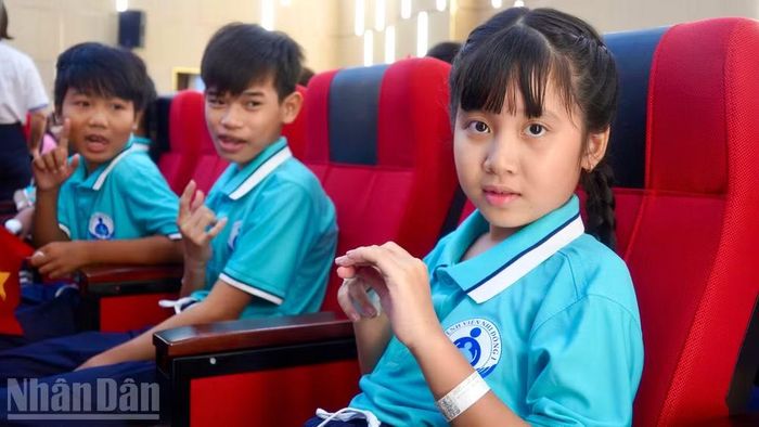 Những em học sinh "Lớp học vui vẻ" tại Bệnh viện Nhi đồng 1.