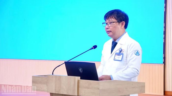Tiến sĩ, bác sĩ Ngô Ngọc Quang Minh, Giám đốc Bệnh viện Nhi đồng 1 phát biểu.