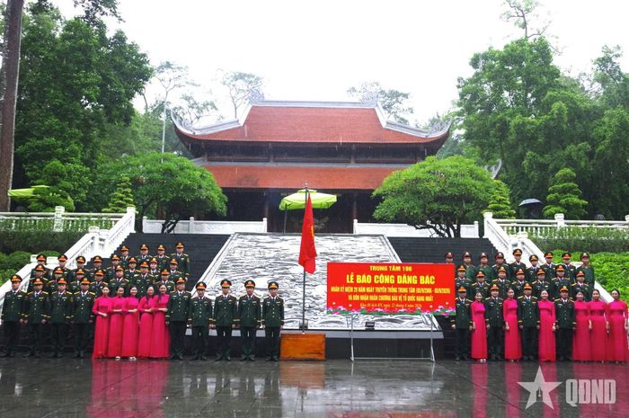 Trung tâm 186 (Bộ tư lệnh 86) tổ chức Lễ báo công dâng Bác tại Khu di tích K9-Đá Chông (Hà Nội), tháng 8-2026. Ảnh: VĂN THANH