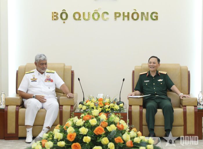 Thượng tướng Phạm Trường Sơn tiếp Đô đốc Datuk Zulhelmy Ithnain, Tư lệnh Hải quân Hoàng gia Malaysia.