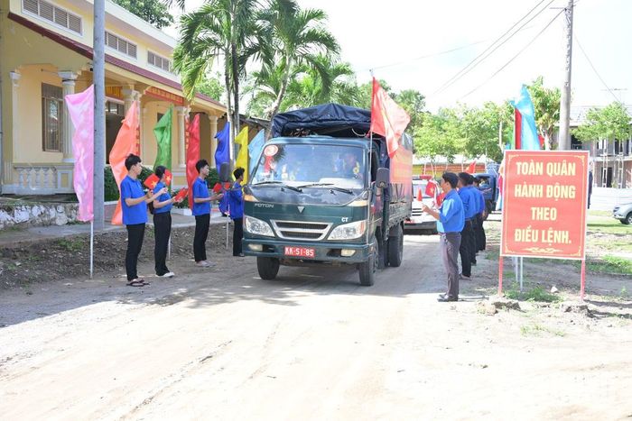 Đội K90 lên đường thực hiện nhiệm vụ.  