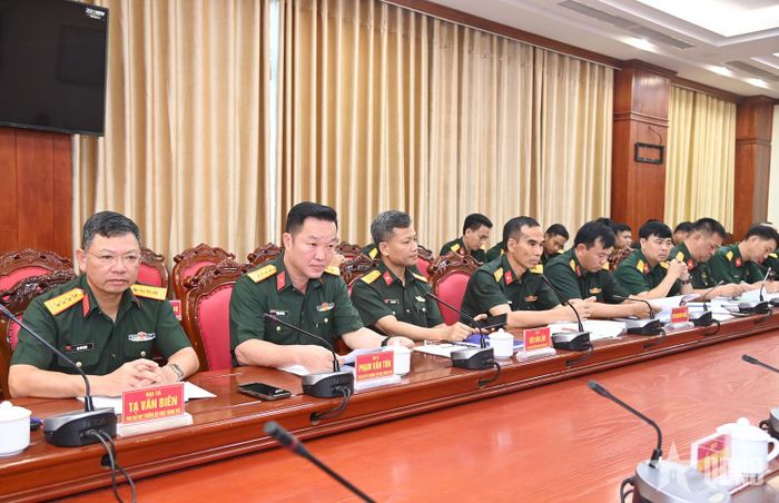 Các đại biểu dự hội nghị. 