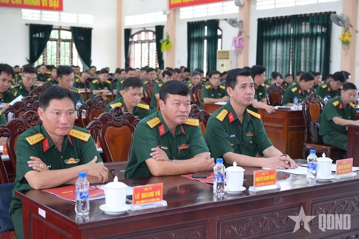 Các đại biểu tham dự đối thoại dân chủ.  