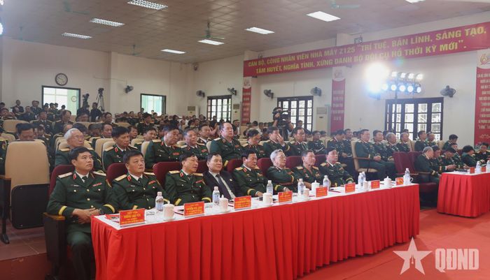  Các đại biểu dự lễ kỷ niệm. 