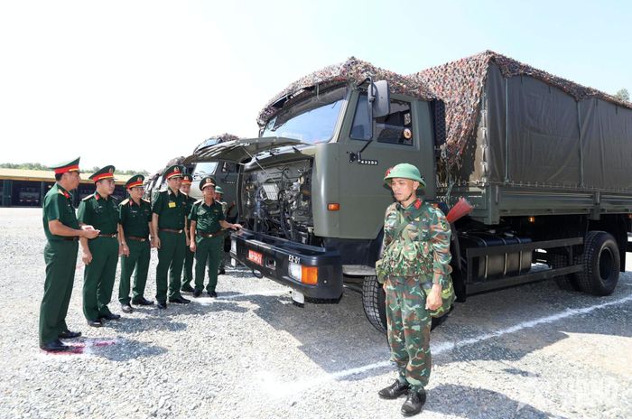 Kiểm tra nội dung thực hành chuyển trạng thái sẵn sàng chiến đấu.