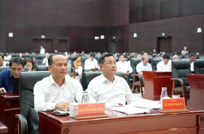 Bí thư Thành ủy Đà Nẵng Lê Ngọc Quang (hàng đầu, bên phải) chủ trì tại điểm cầu Đà Nẵng.