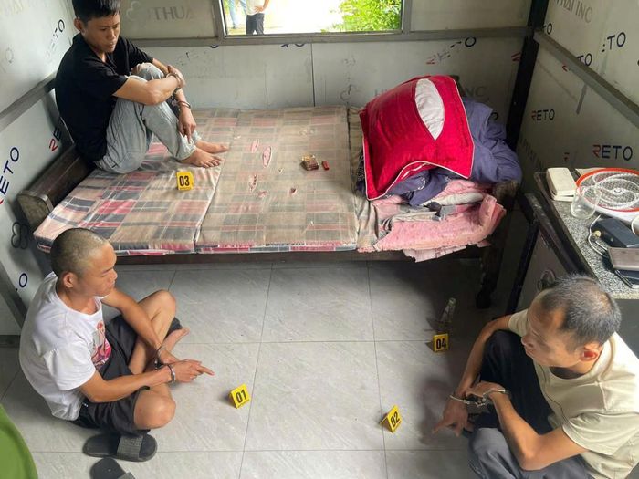 3 “con nghiện” bị bắt quả tang.