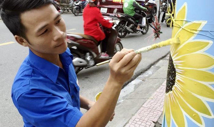 Thành phố tiếp tục xây dựng, phát huy các mô hình thanh niên tình nguyện tham gia xây dựng văn hóa văn minh, đô thị như “Tuyến đường Bích họa”, “Tuyến đường thanh niên tự quản”, “Trụ điện nở hoa”…