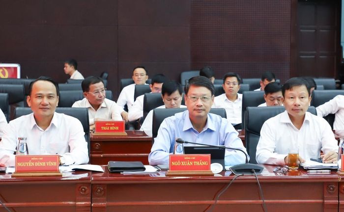 Các đồng chí lãnh đạo thành phố dự buổi gặp mặt
