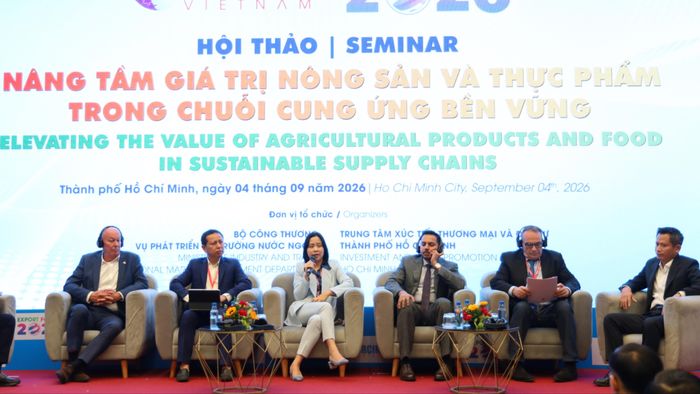 Các chuyên gia, nhà mua hàng và doanh nghiệp quốc tế trao đổi giải pháp đưa nông sản, thực phẩm Việt Nam tham gia sâu hơn vào chuỗi cung ứng và hệ thống phân phối toàn cầu. ẢNH: MINH XUÂN