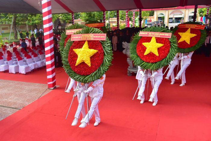 Nghi thức dâng hoa tại Khu di tích lịch sử quốc gia khu vực Đồn Long Khốt, tỉnh Tây Ninh